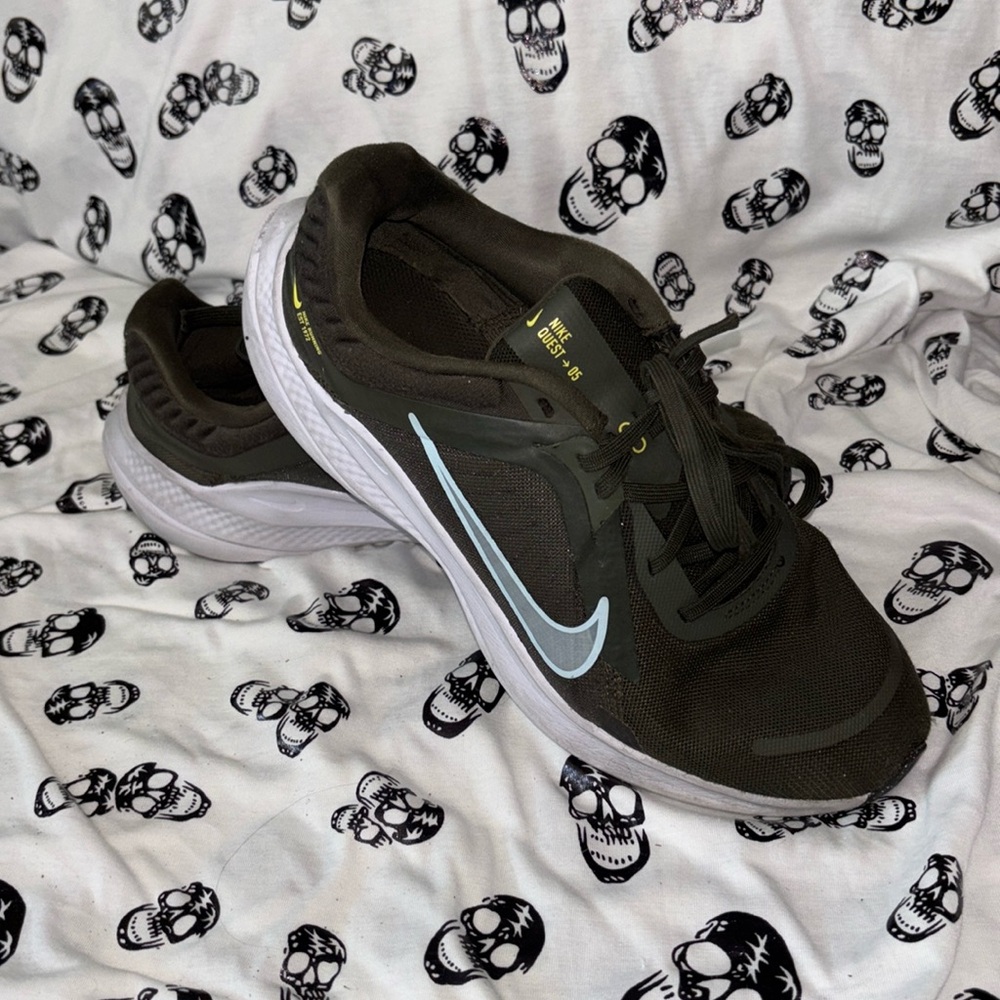 Nike Quest 5 Men’s Running shoe. Men’s size 8.5